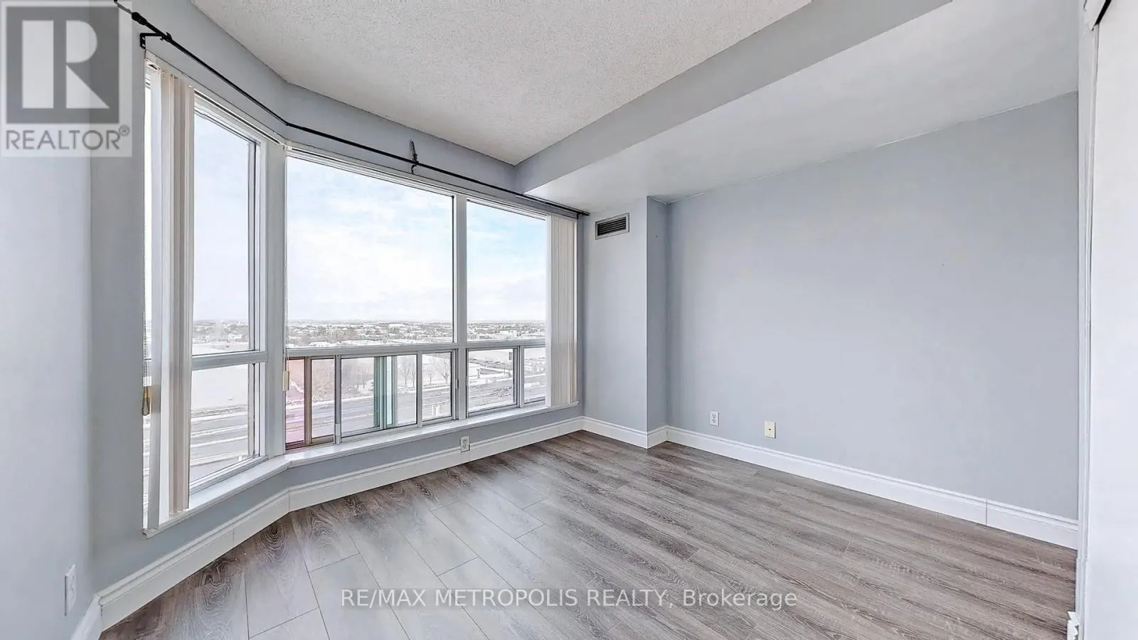 1505 - 11 LEE CENTRE DRIVE