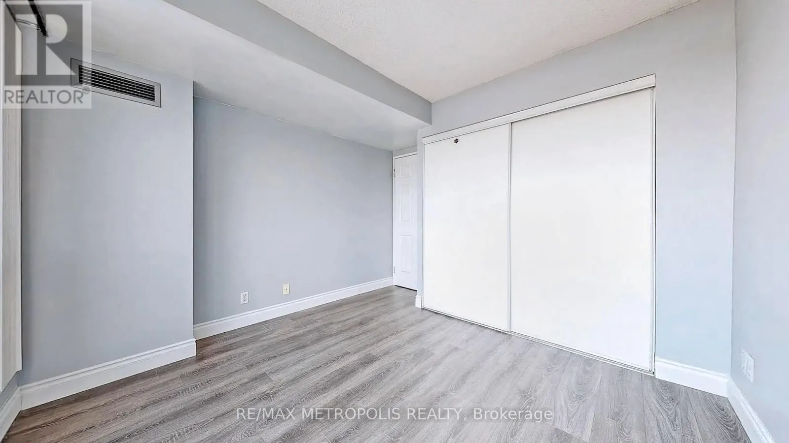1505 - 11 LEE CENTRE DRIVE
