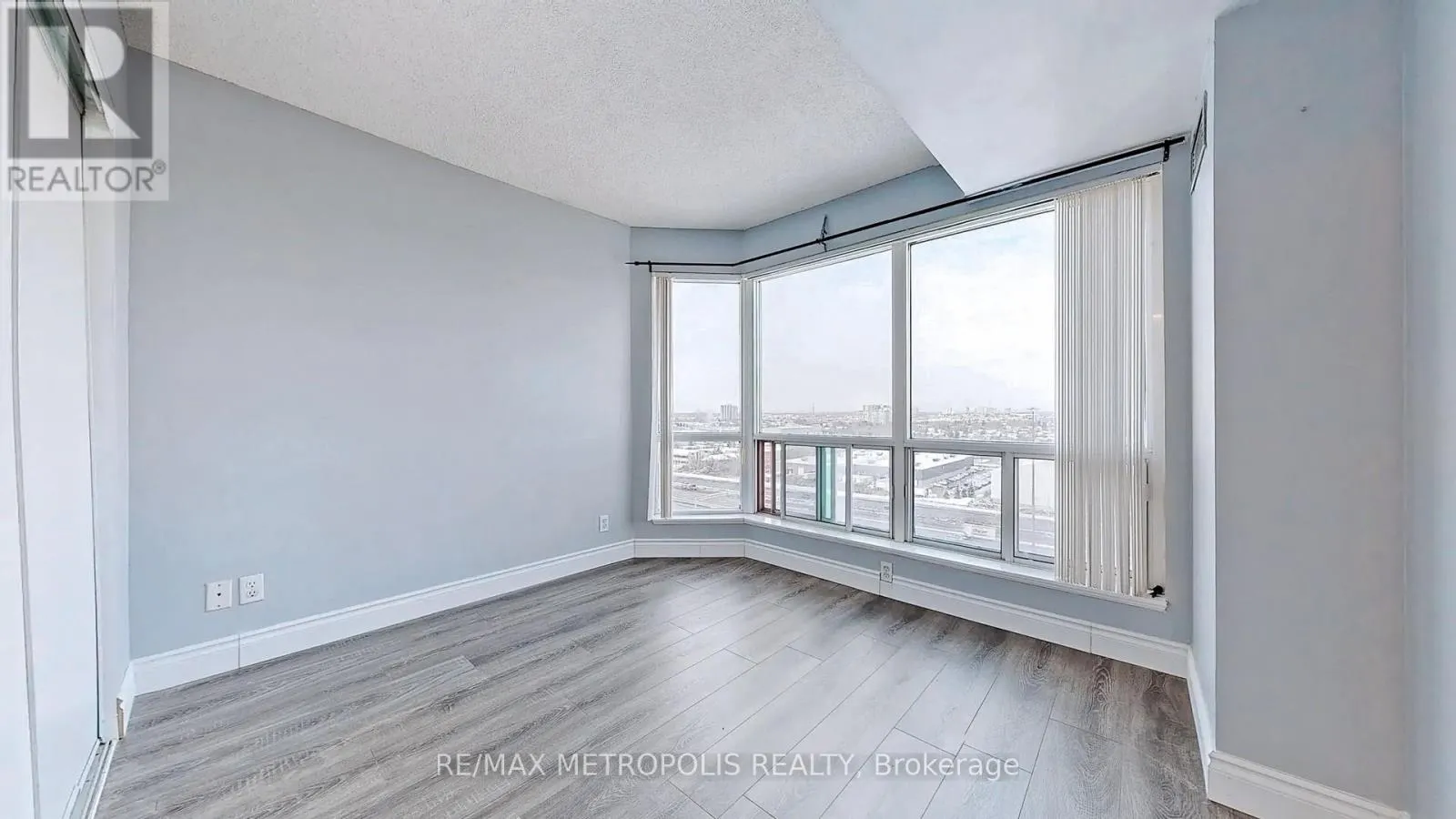 1505 - 11 LEE CENTRE DRIVE