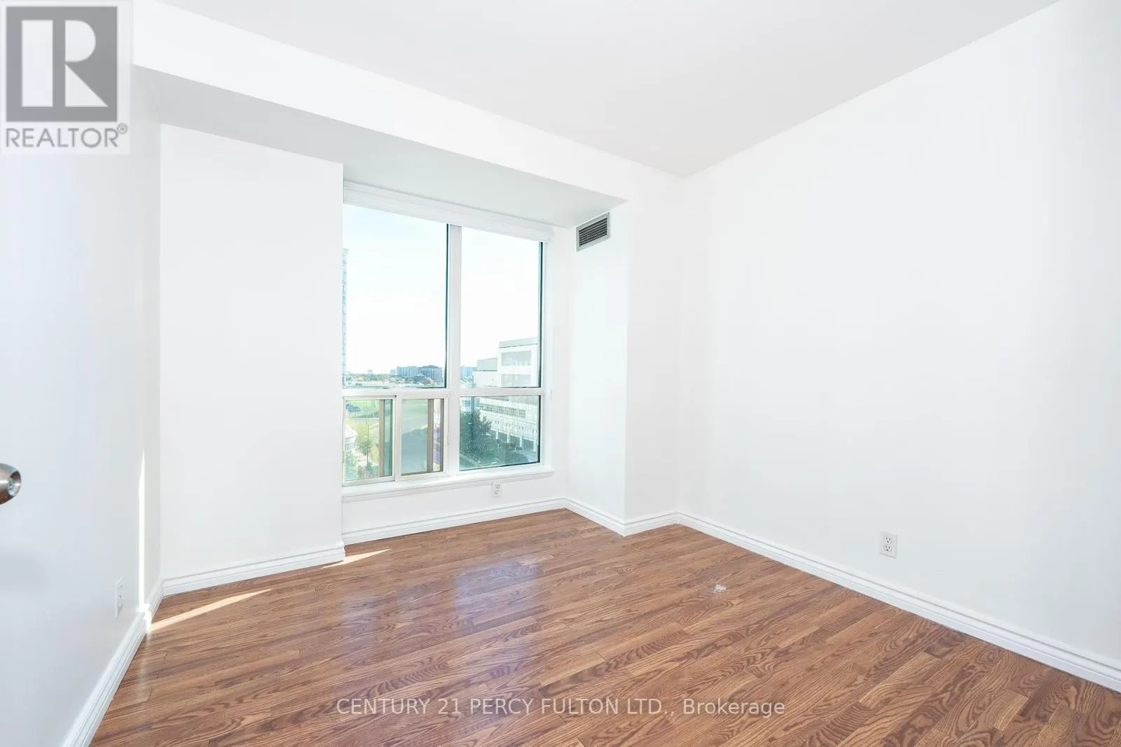 1007 - 8 LEE CENTRE DRIVE