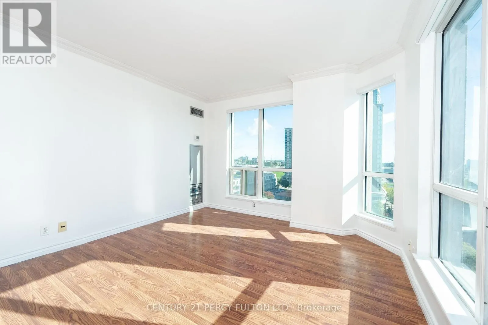 1007 - 8 LEE CENTRE DRIVE