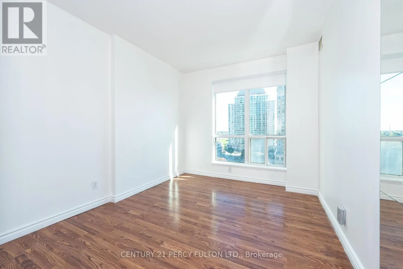 1007 - 8 LEE CENTRE DRIVE