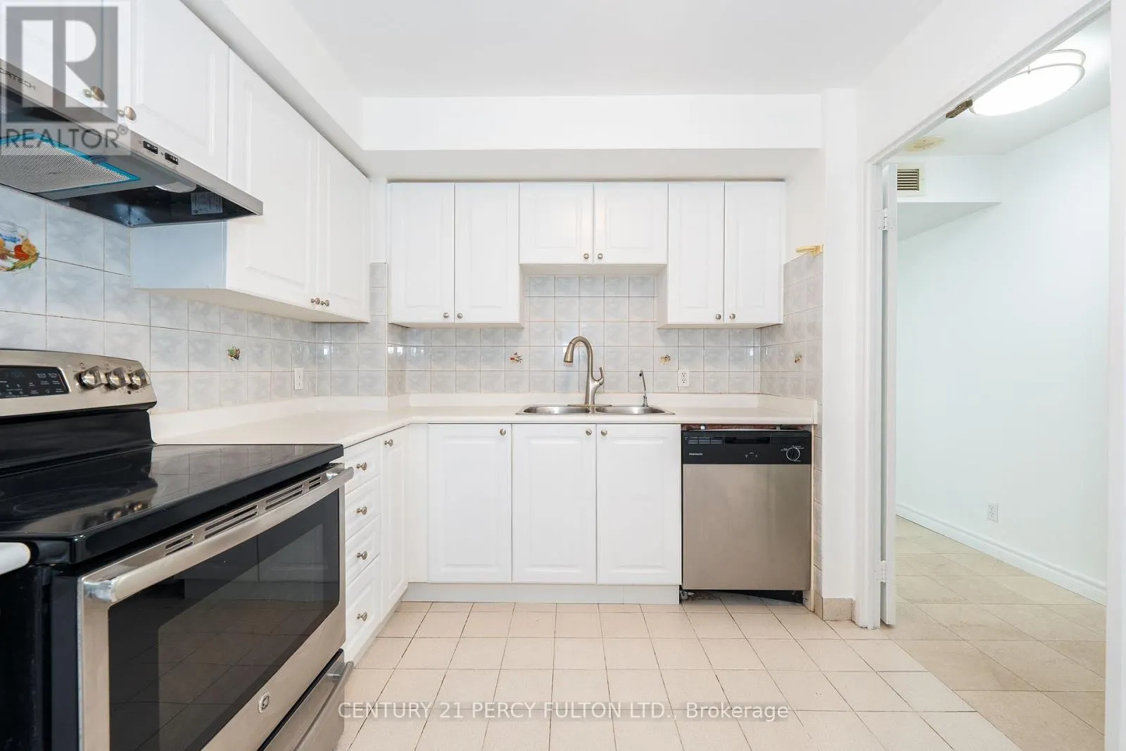 1007 - 8 LEE CENTRE DRIVE