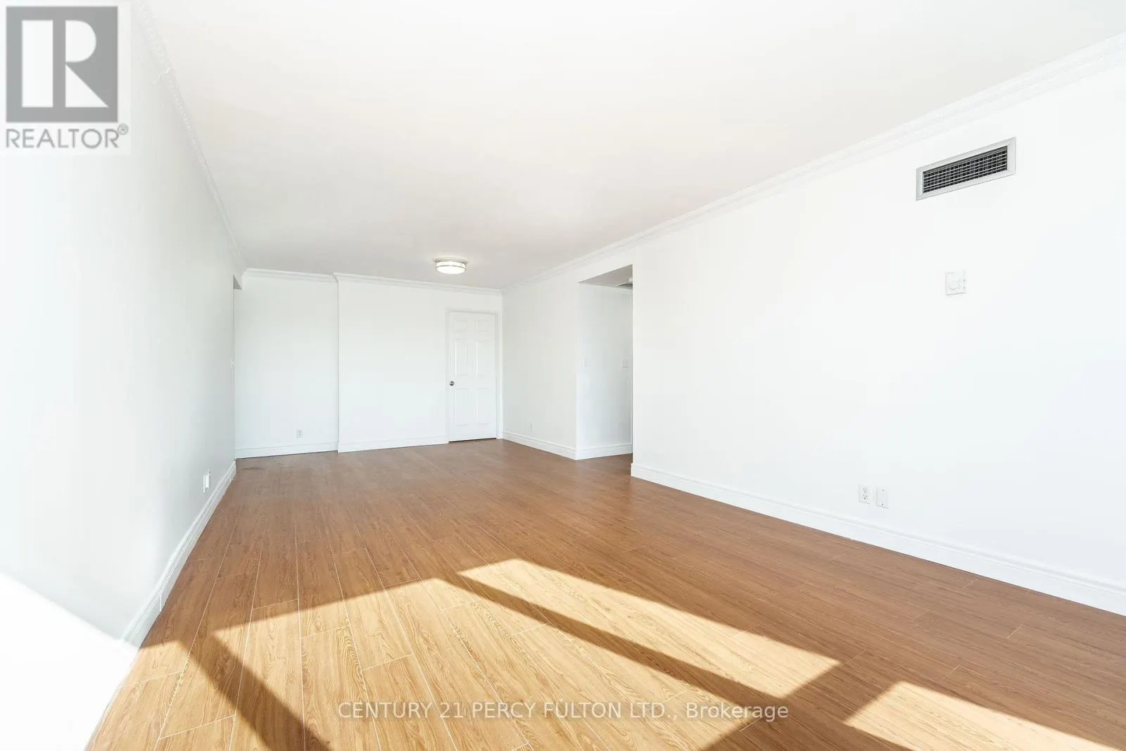 1007 - 8 LEE CENTRE DRIVE