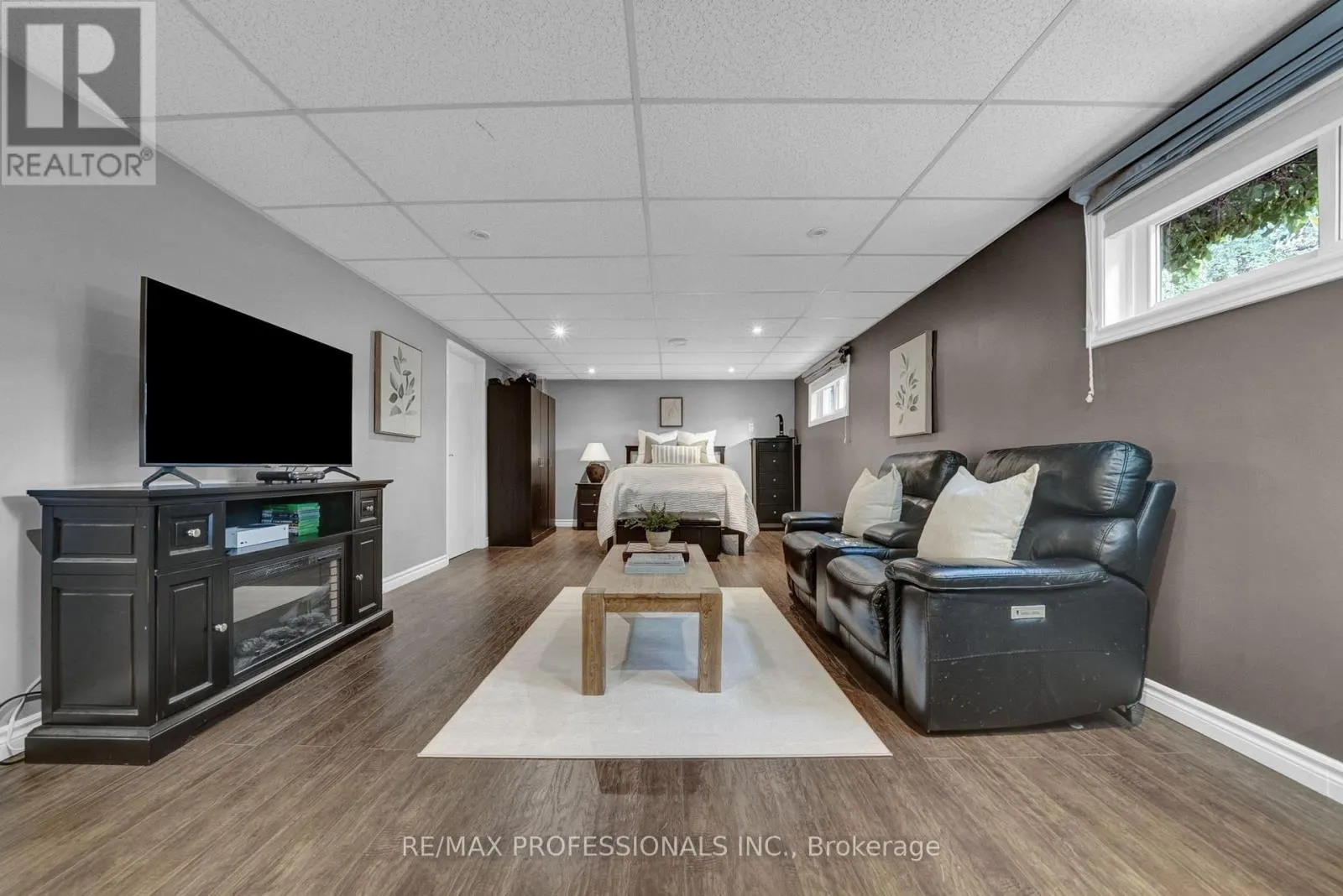 23 SUNICREST BOULEVARD