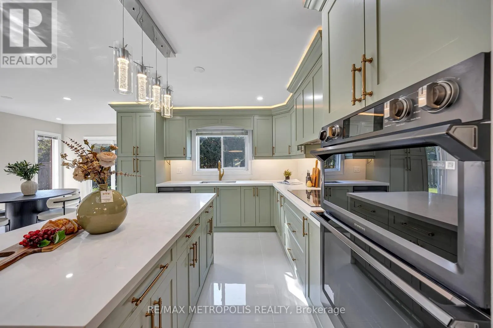 296 THORNTON ROAD N