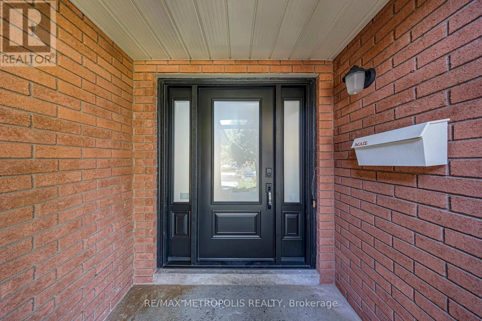 296 THORNTON ROAD N