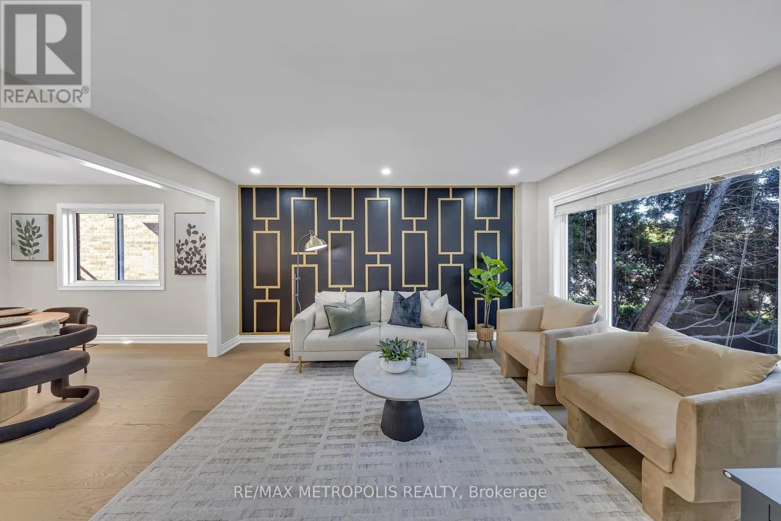 296 THORNTON ROAD N