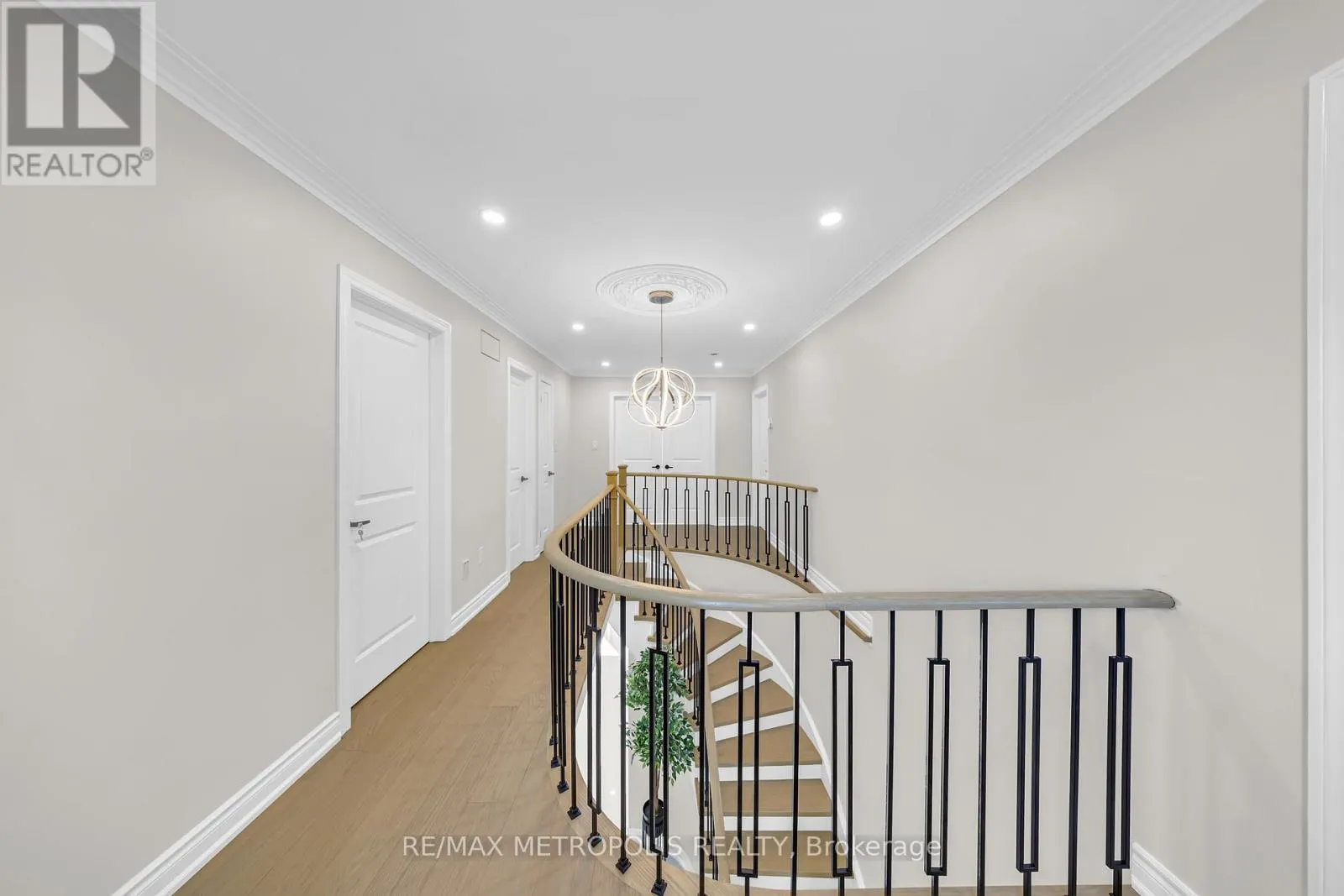 296 THORNTON ROAD N