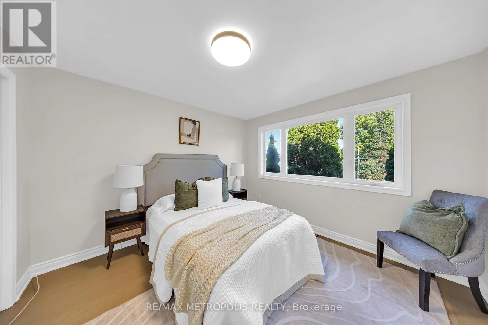 296 THORNTON ROAD N