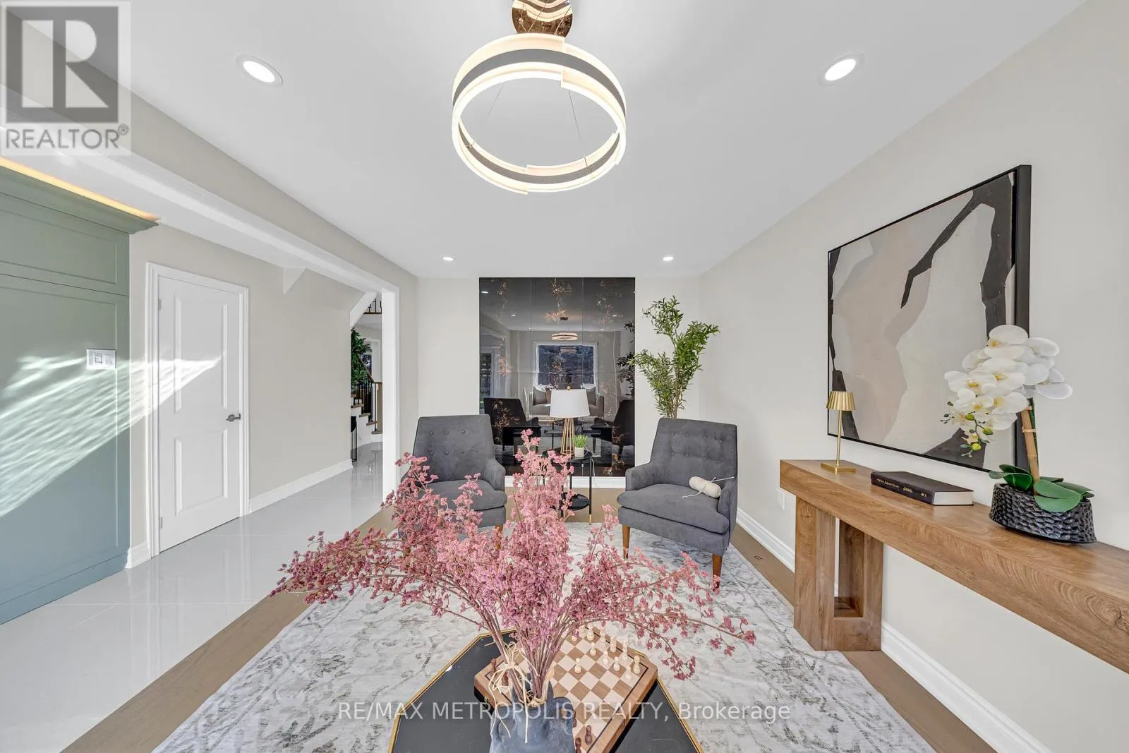 296 THORNTON ROAD N