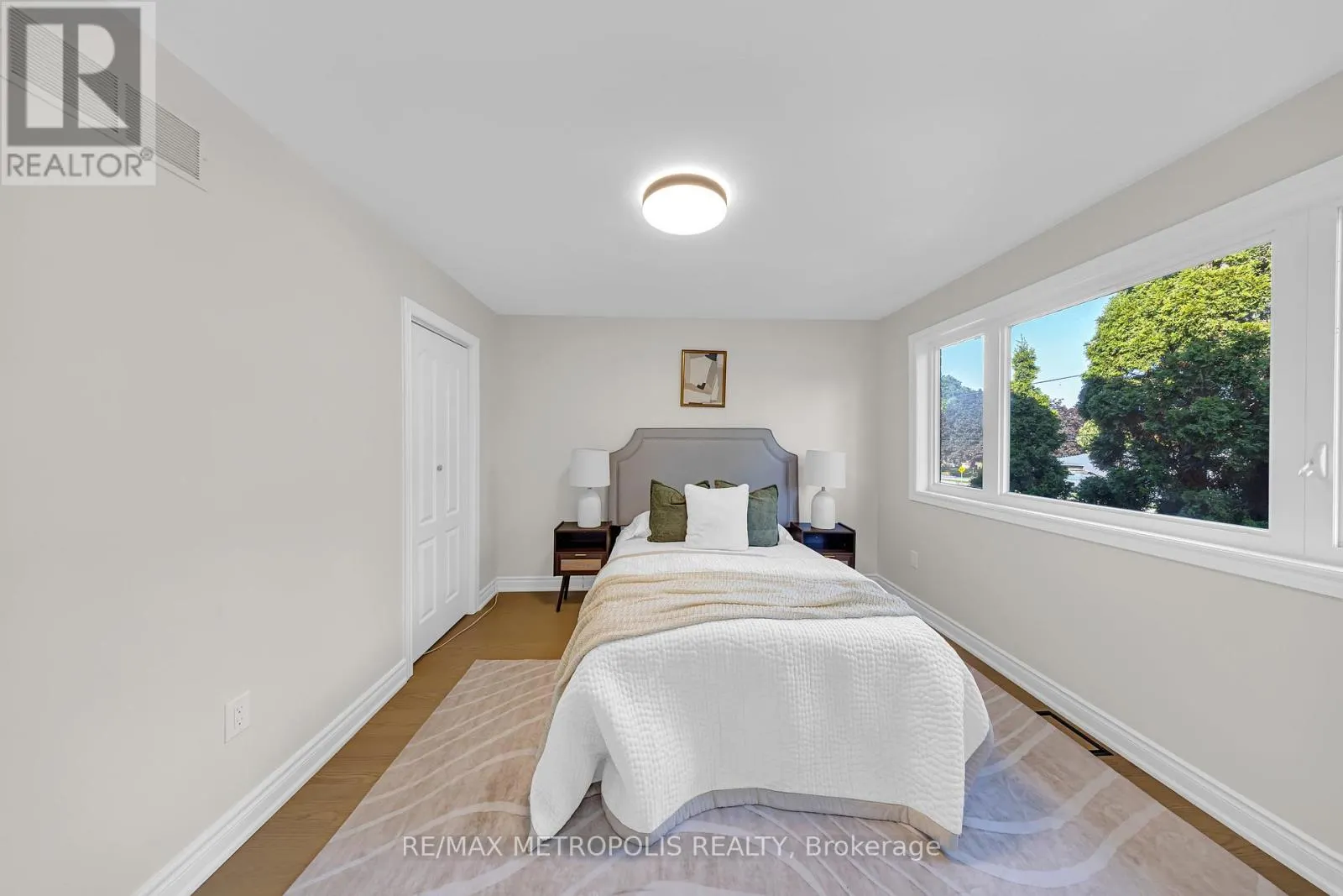 296 THORNTON ROAD N