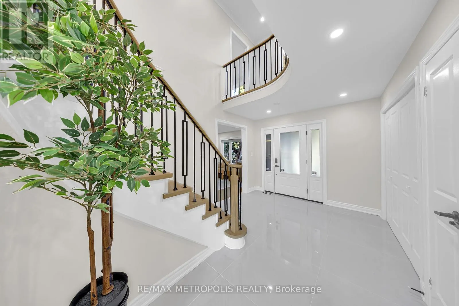 296 THORNTON ROAD N