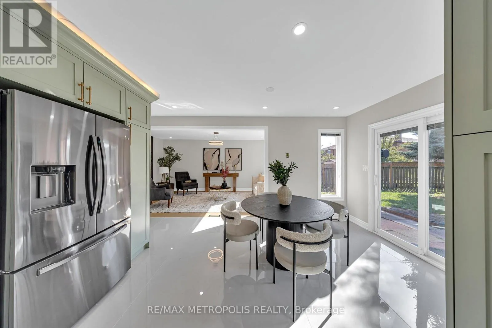 296 THORNTON ROAD N
