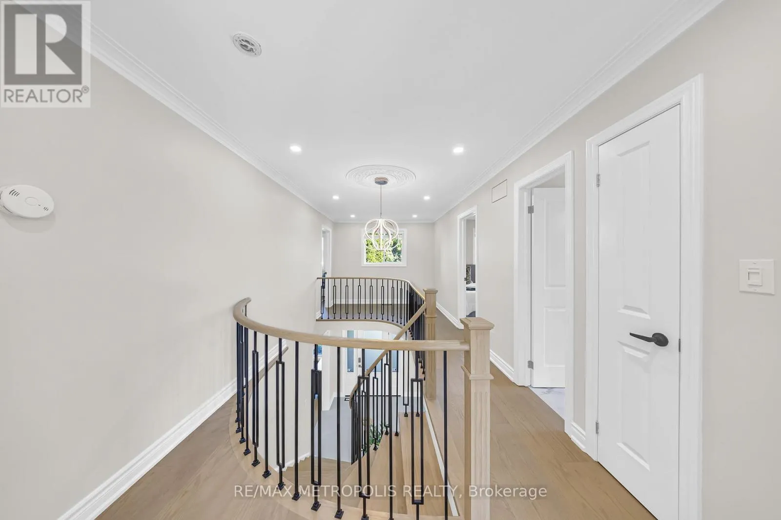 296 THORNTON ROAD N