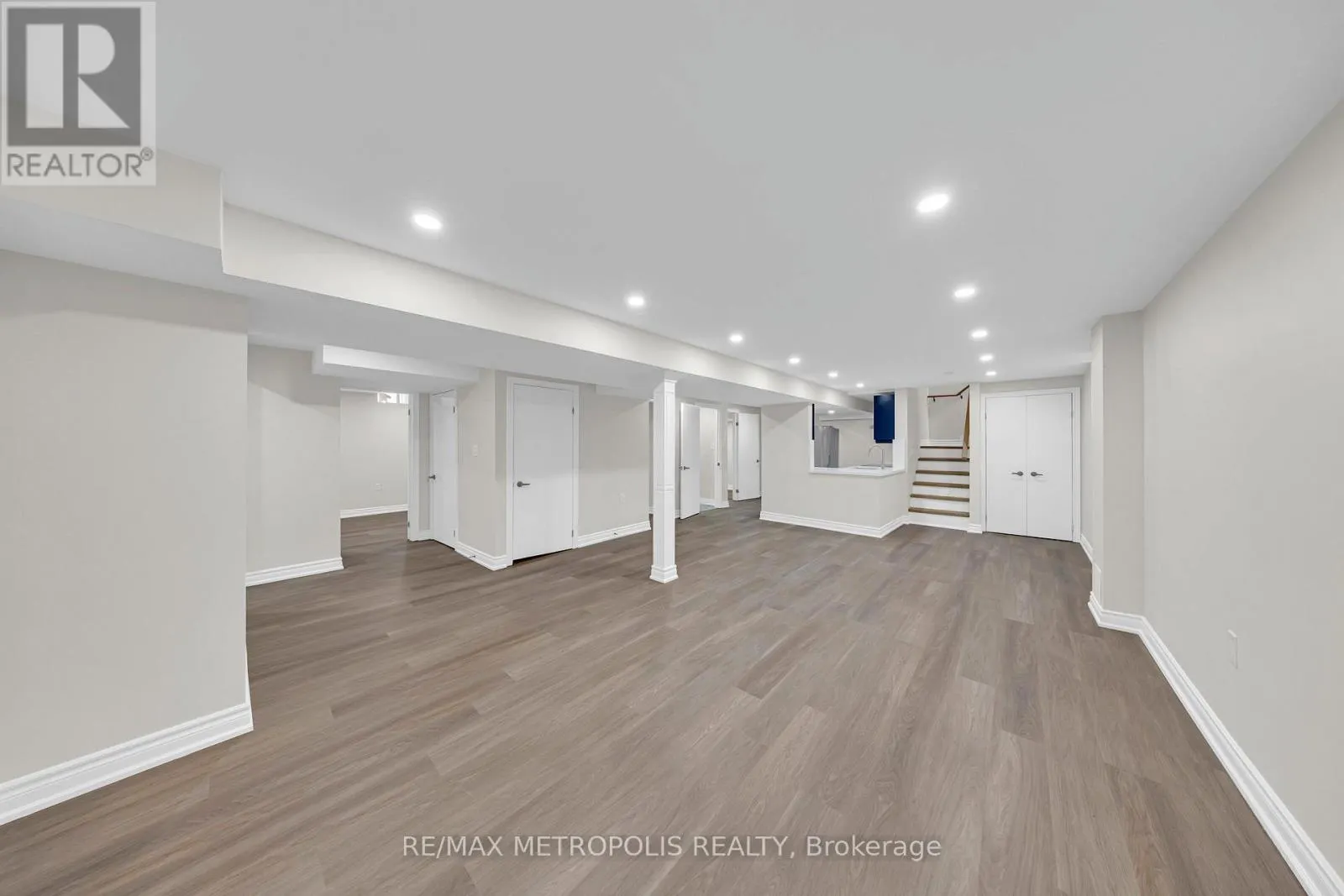 296 THORNTON ROAD N