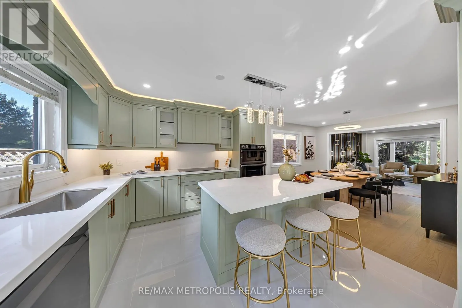 296 THORNTON ROAD N