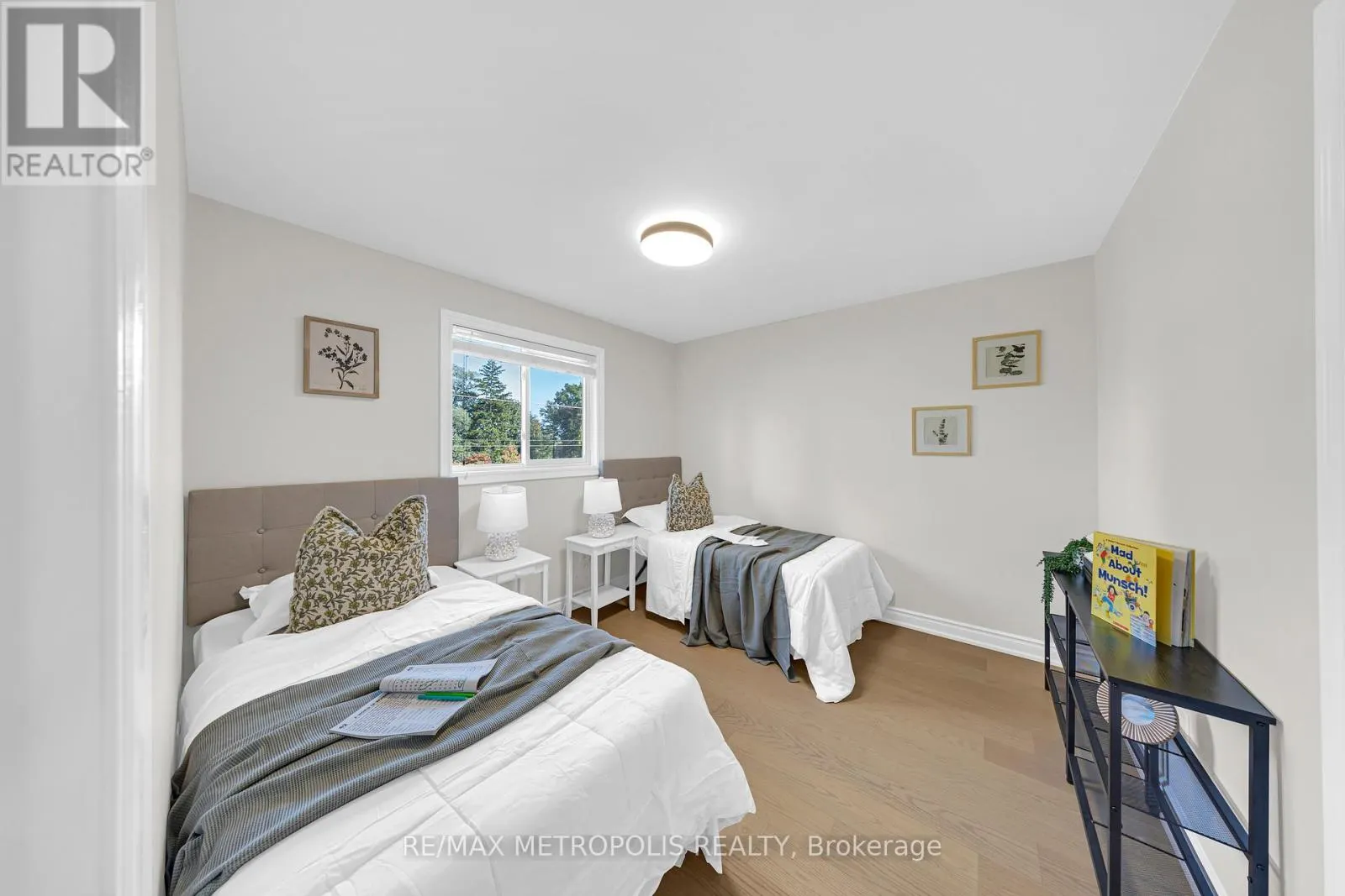 296 THORNTON ROAD N