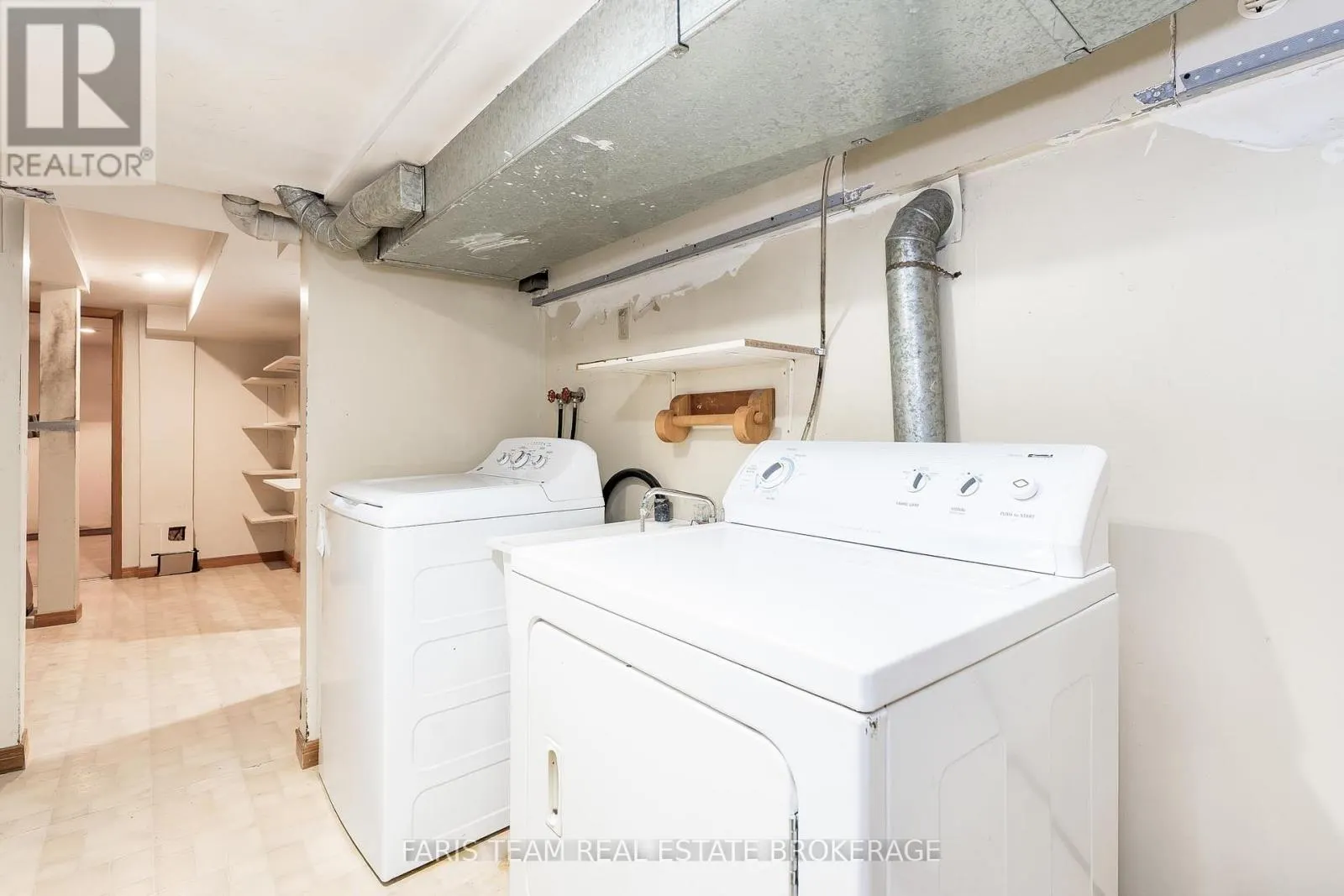26 QUEENSDALE AVENUE