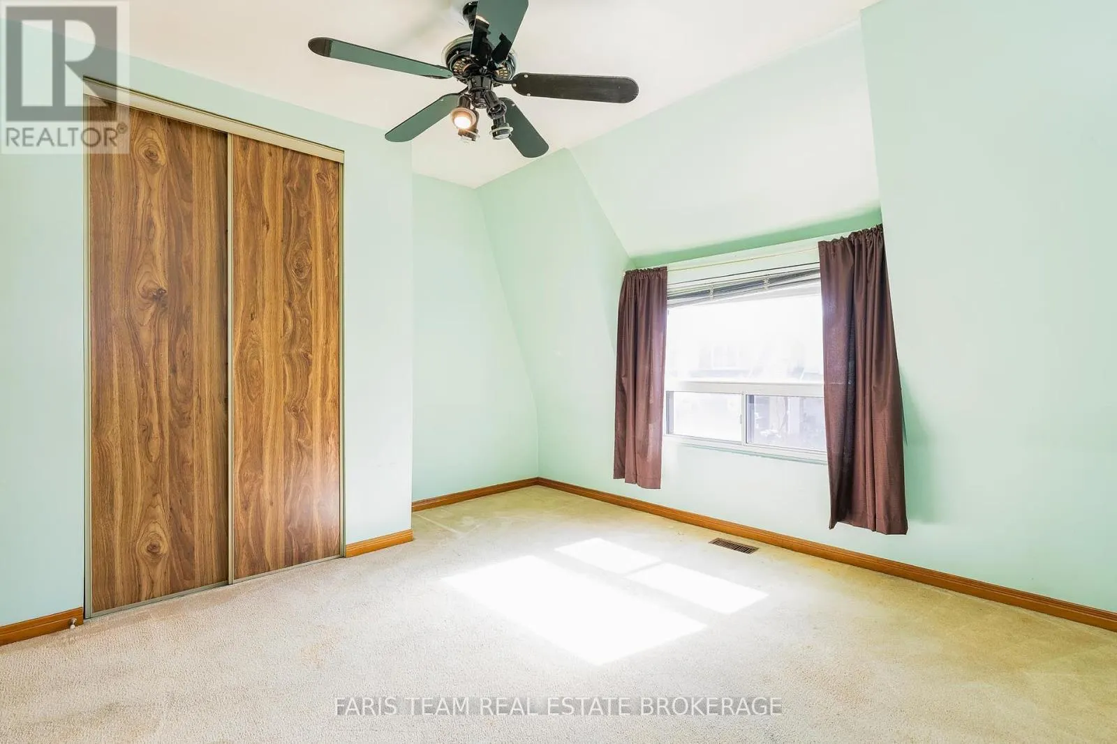 26 QUEENSDALE AVENUE