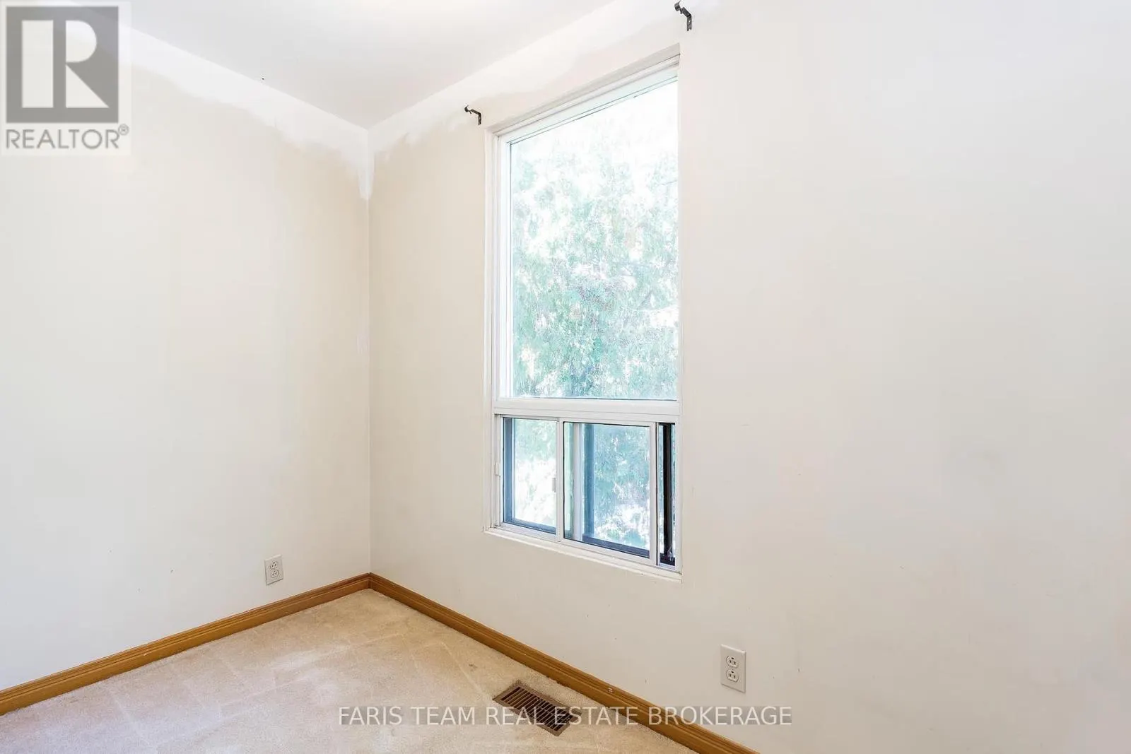 26 QUEENSDALE AVENUE
