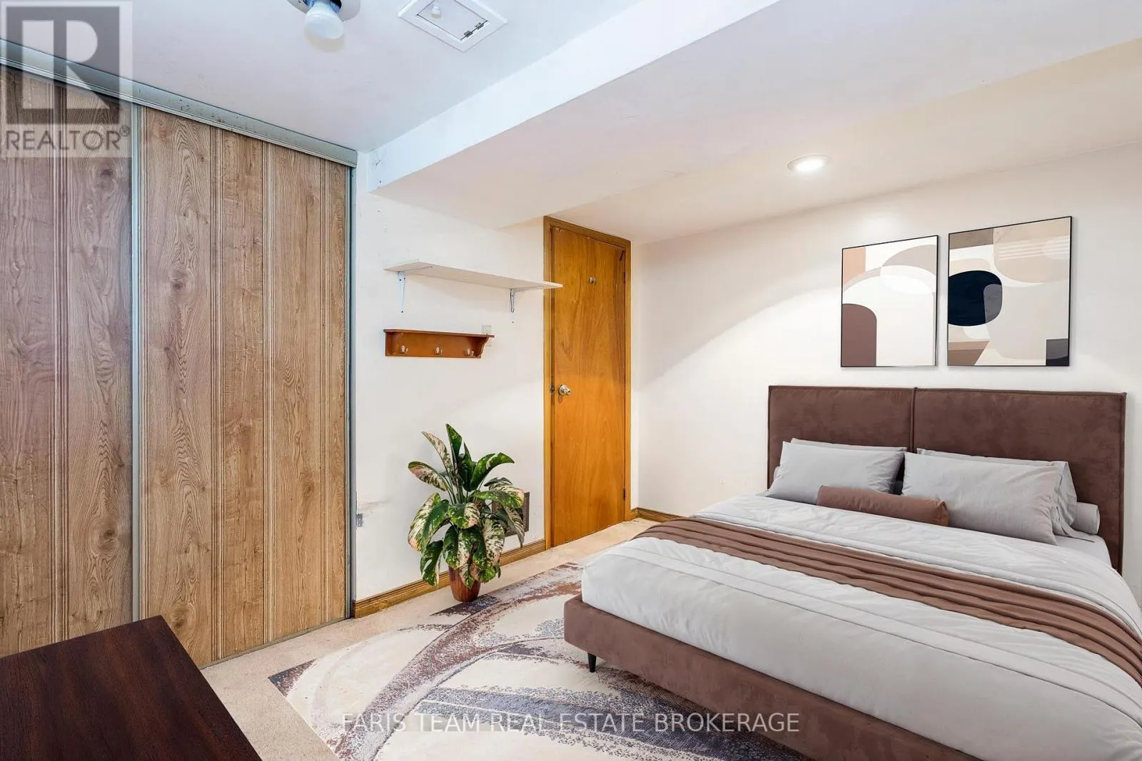 26 QUEENSDALE AVENUE