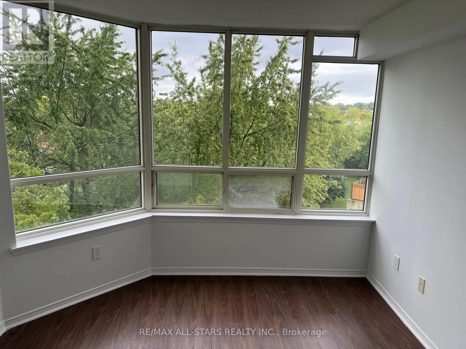 611 - 5 GREYSTONE WALK DRIVE