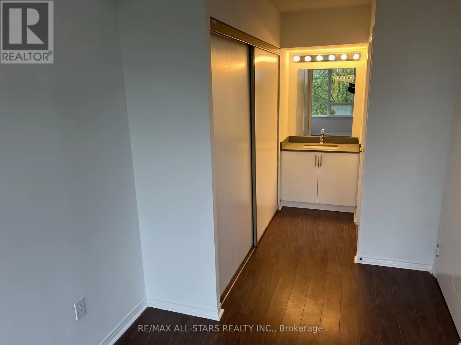 611 - 5 GREYSTONE WALK DRIVE