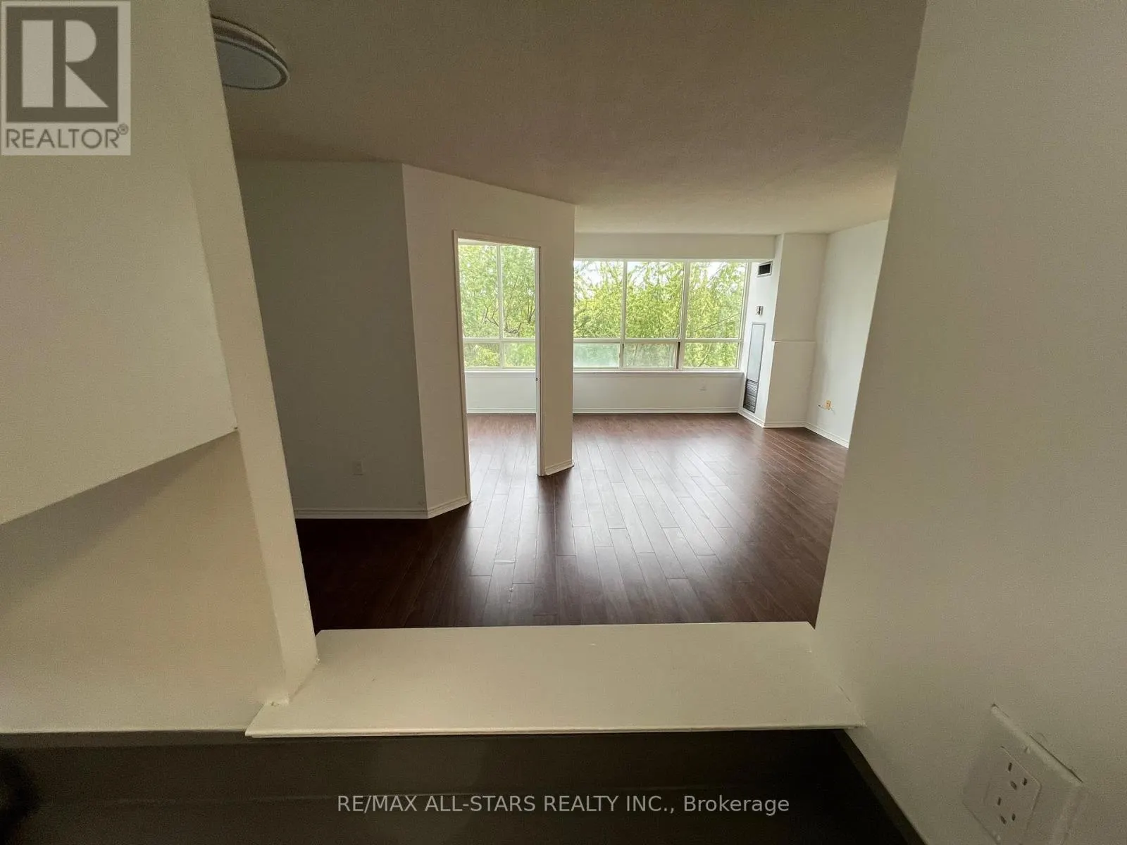 611 - 5 GREYSTONE WALK DRIVE