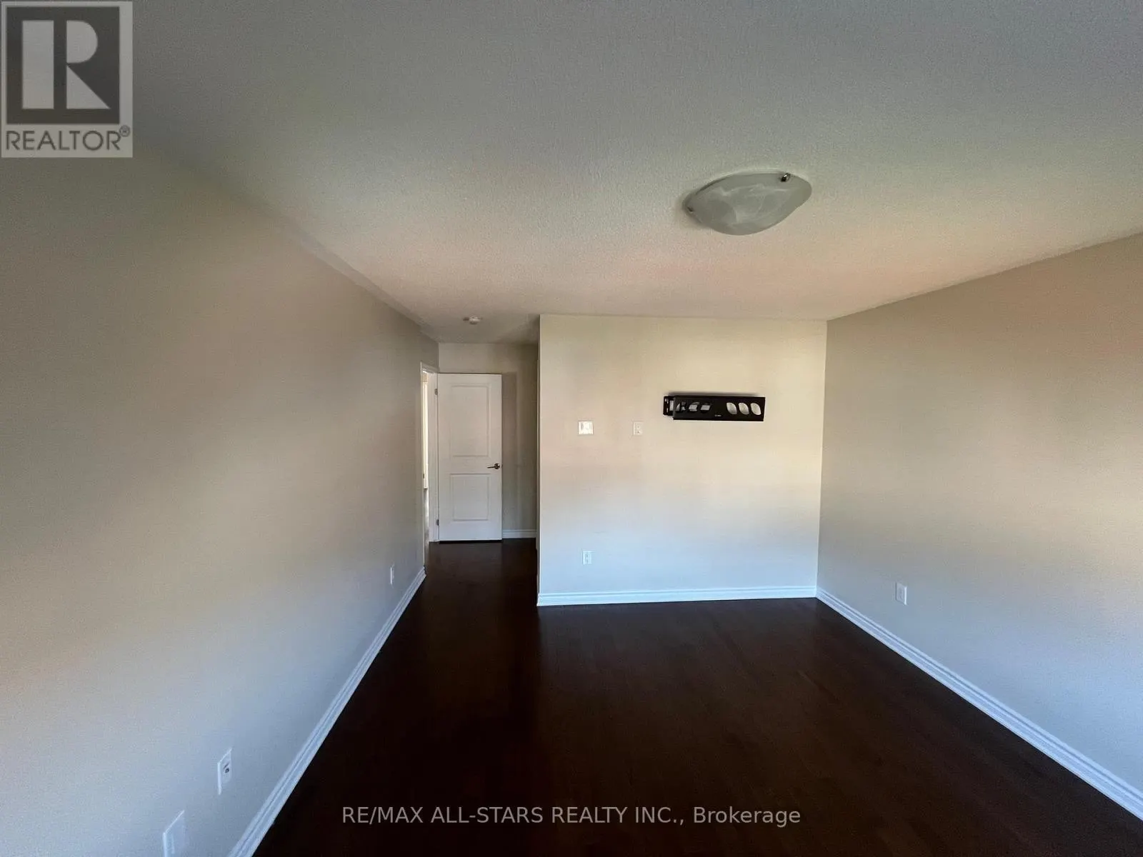 12 WESTFIELD DRIVE
