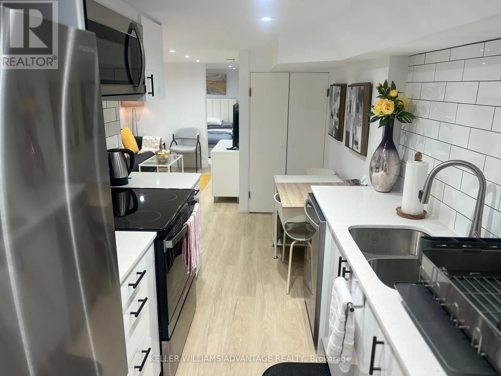 UNIT B - 12 KIMBERLEY AVENUE W