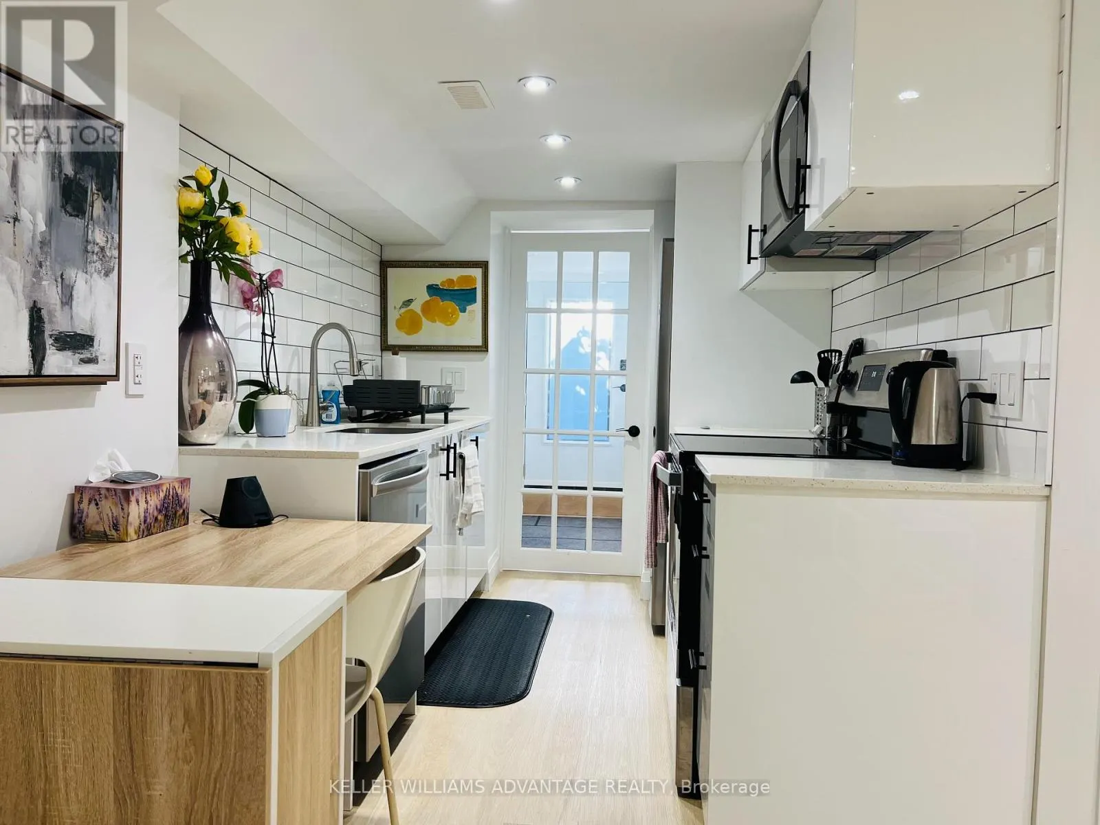 UNIT B - 12 KIMBERLEY AVENUE W