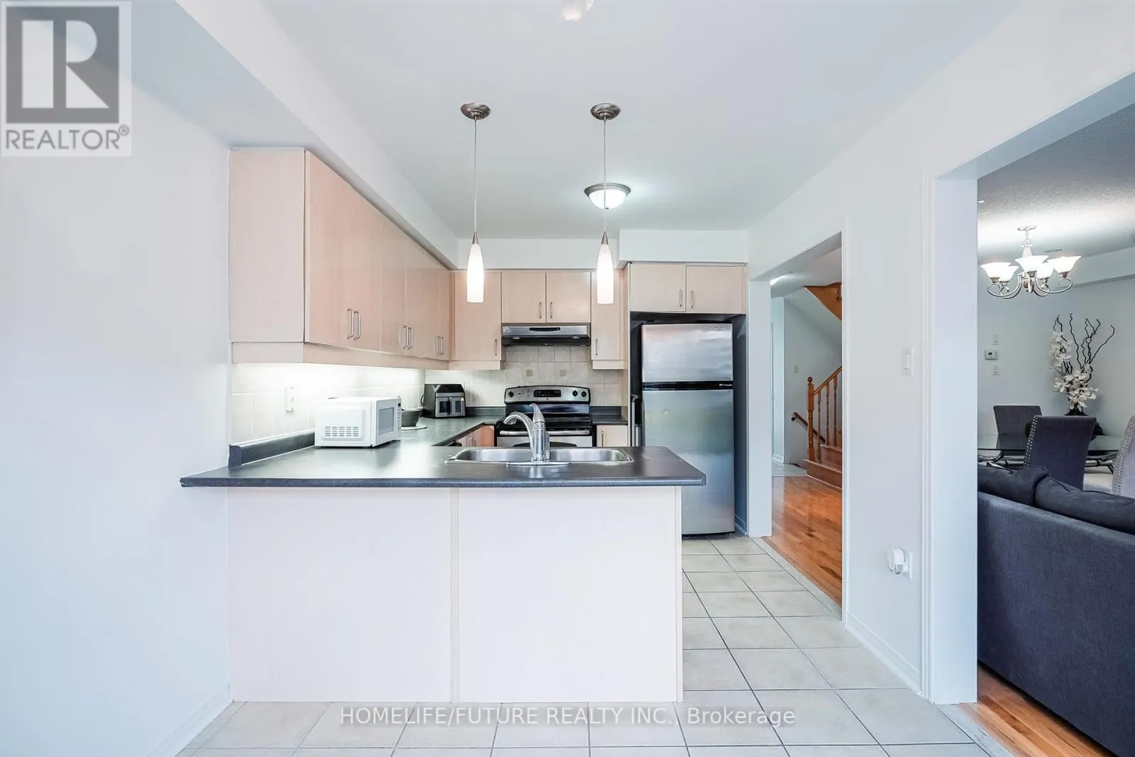 18 MANSBRIDGE CRESCENT