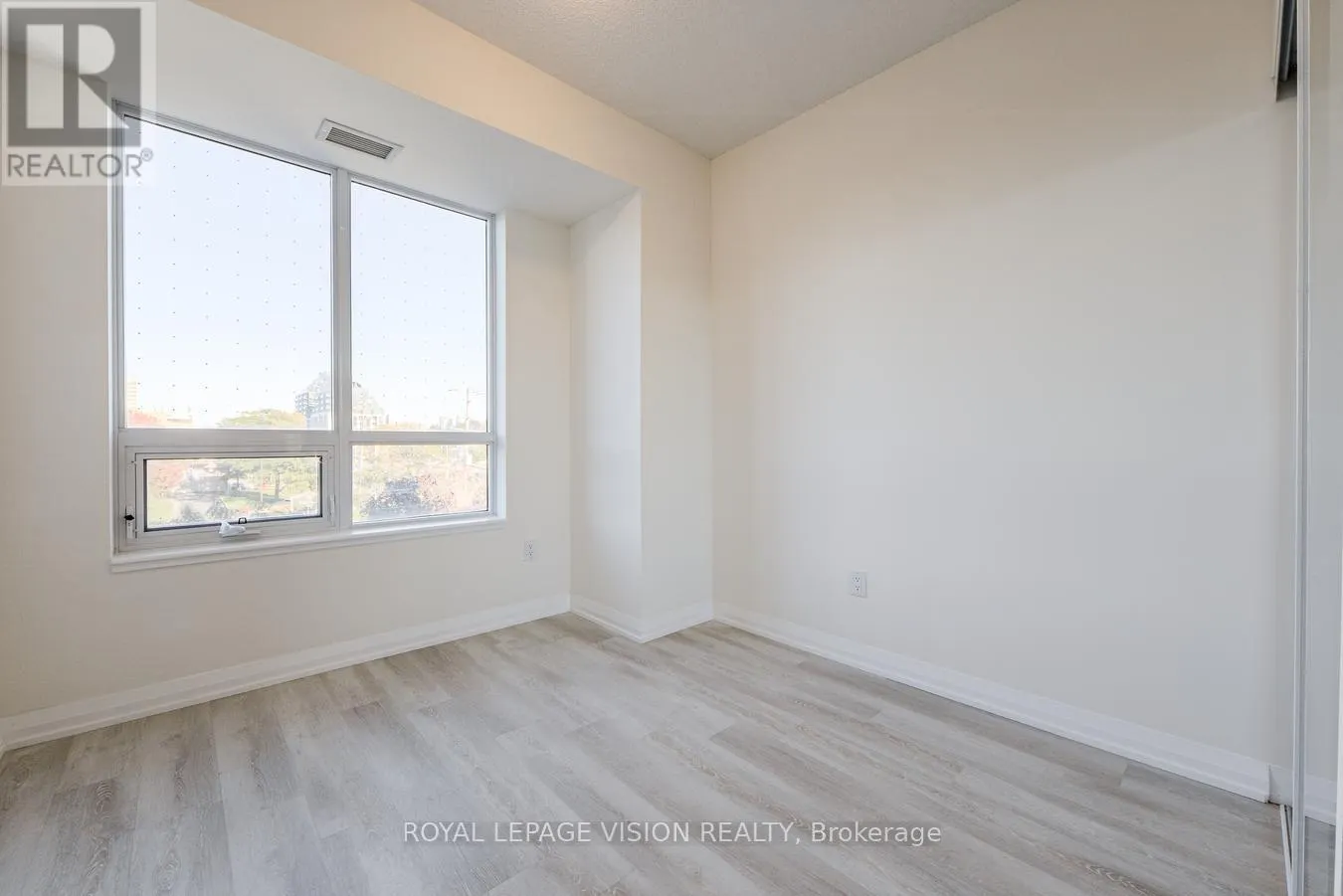 322 - 3270 SHEPPARD AVENUE E