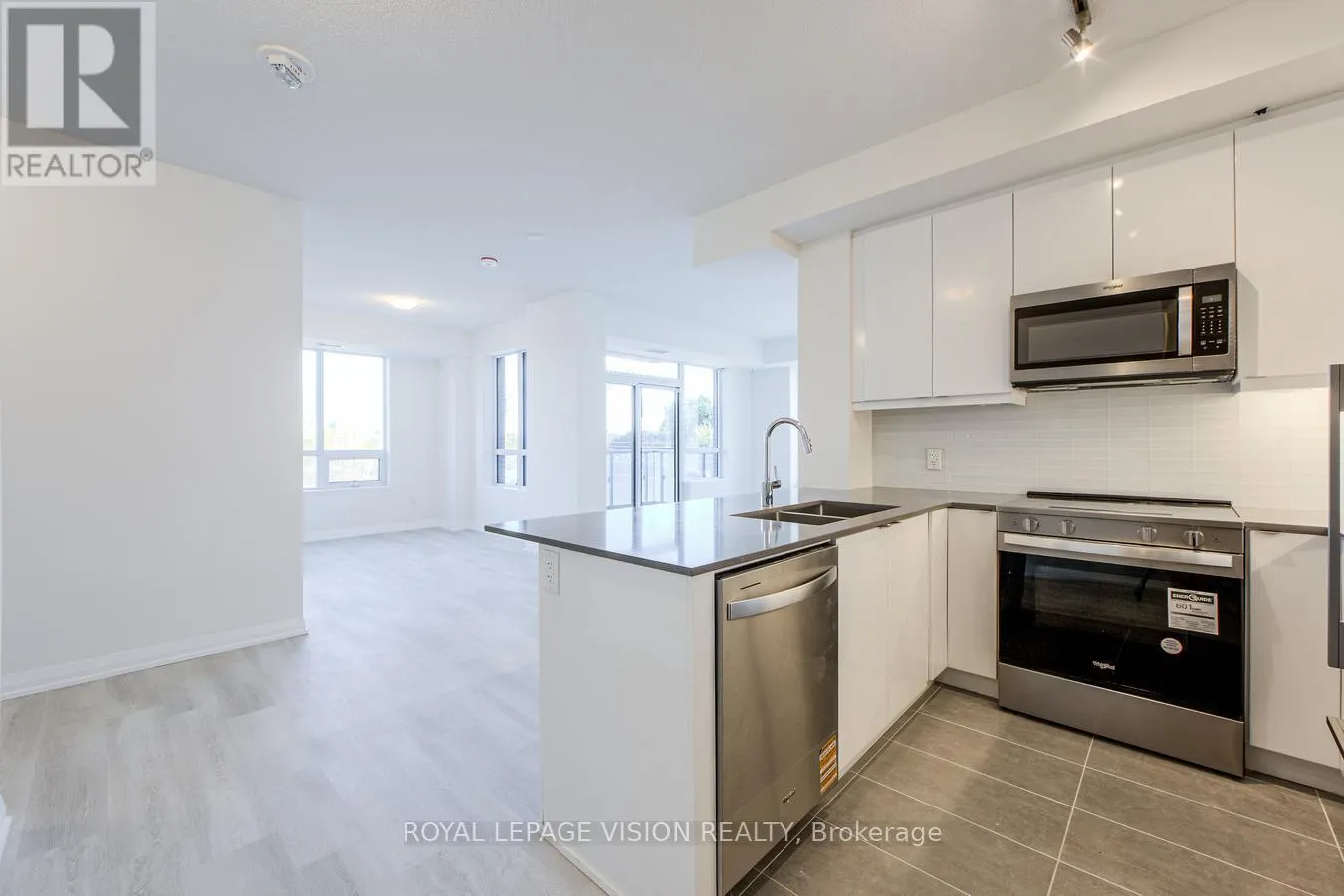 322 - 3270 SHEPPARD AVENUE E