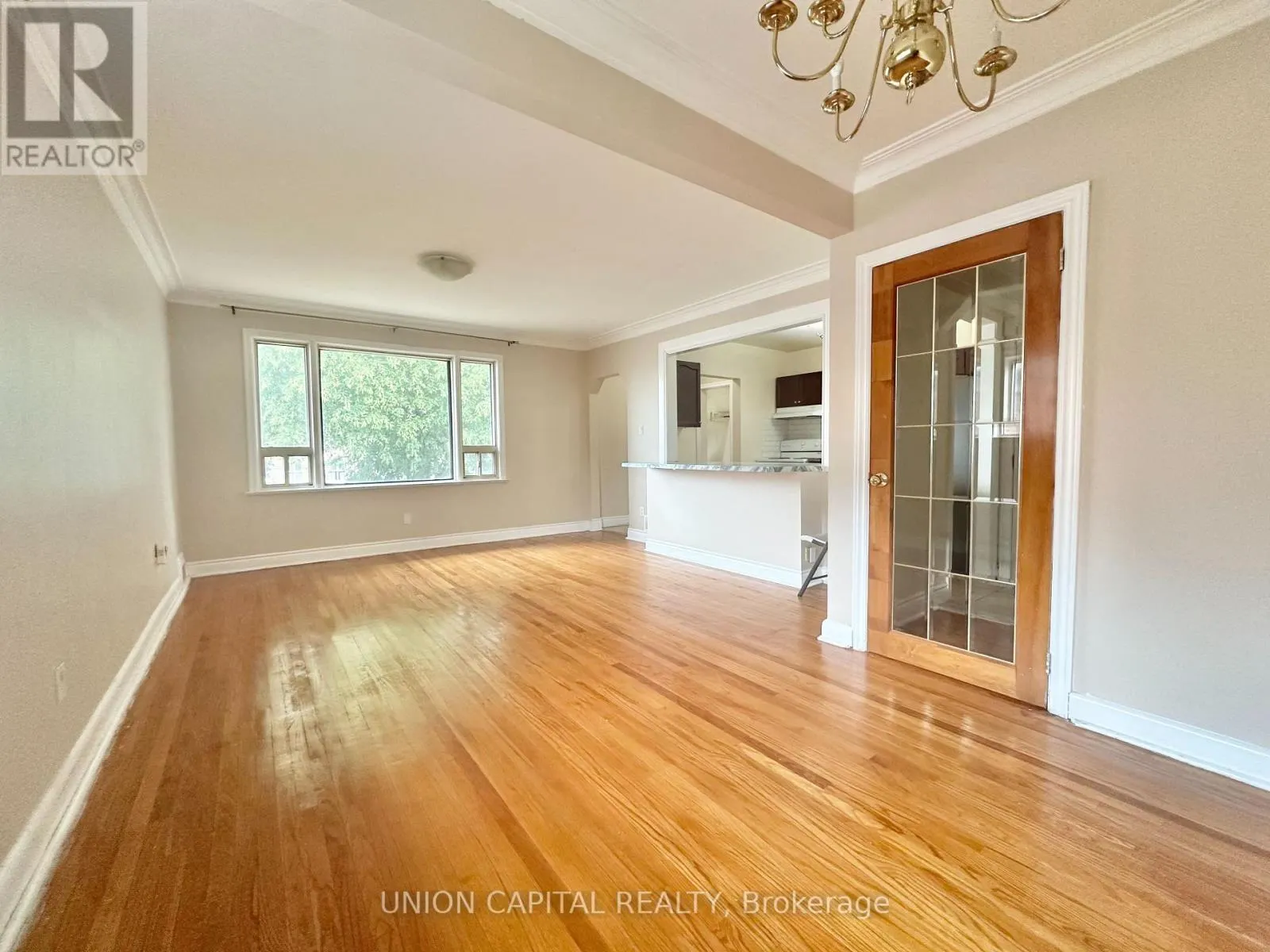 MAIN FLOOR - 1048 KENNEDY ROAD