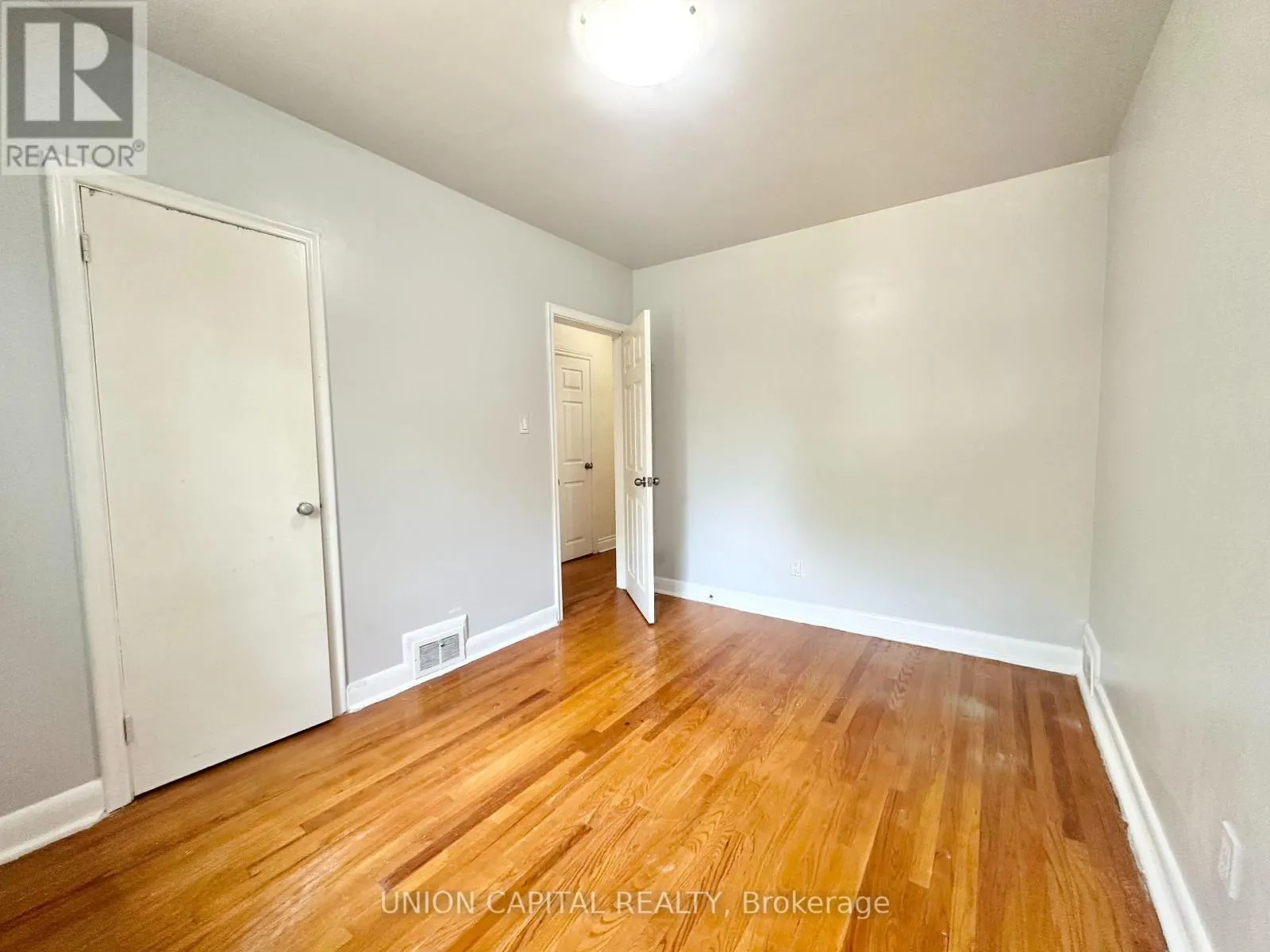 MAIN FLOOR - 1048 KENNEDY ROAD