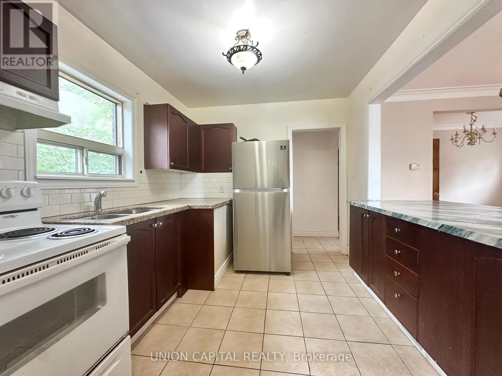 MAIN FLOOR - 1048 KENNEDY ROAD