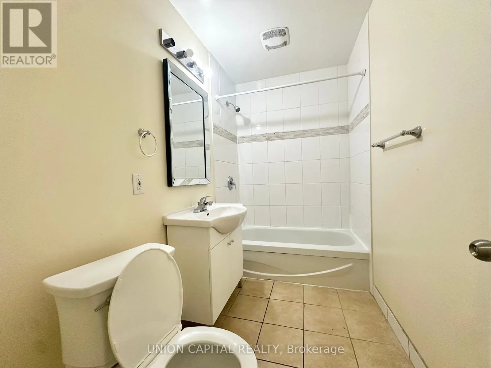 MAIN FLOOR - 1048 KENNEDY ROAD