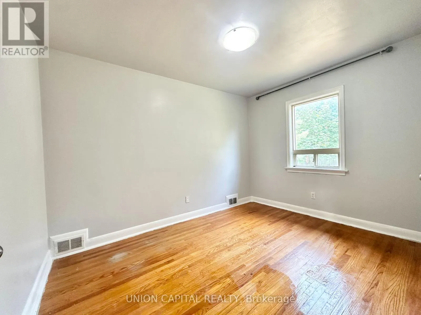 MAIN FLOOR - 1048 KENNEDY ROAD
