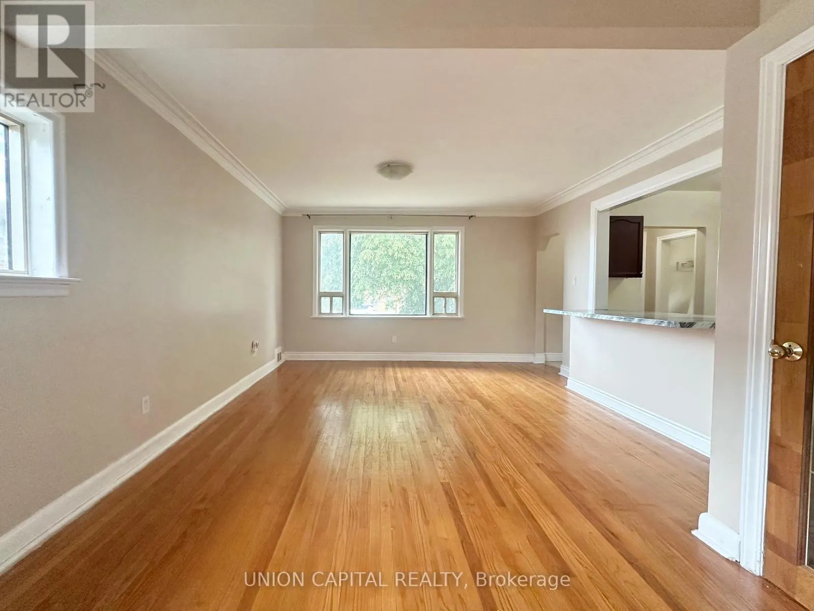 MAIN FLOOR - 1048 KENNEDY ROAD