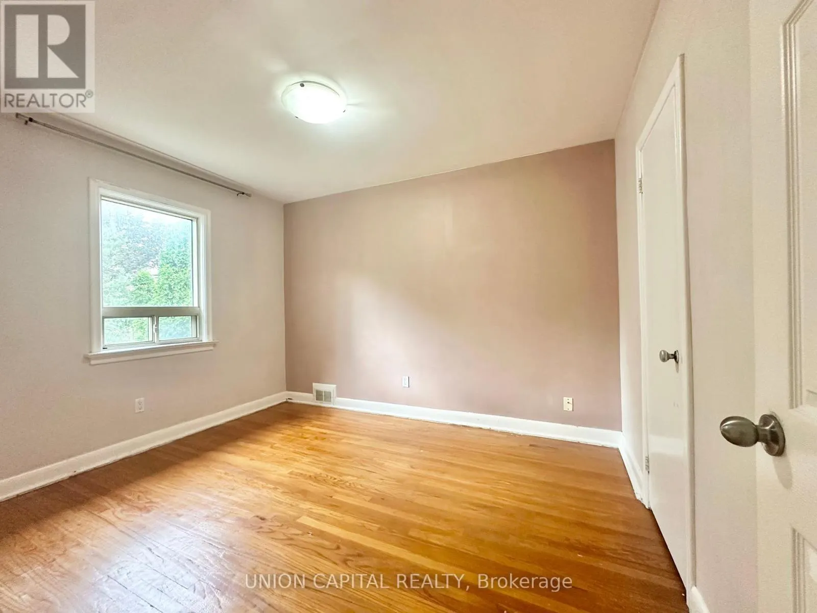 MAIN FLOOR - 1048 KENNEDY ROAD