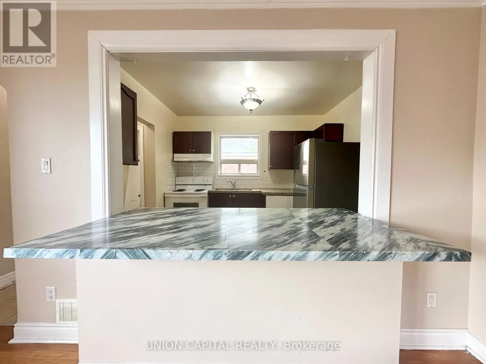 MAIN FLOOR - 1048 KENNEDY ROAD