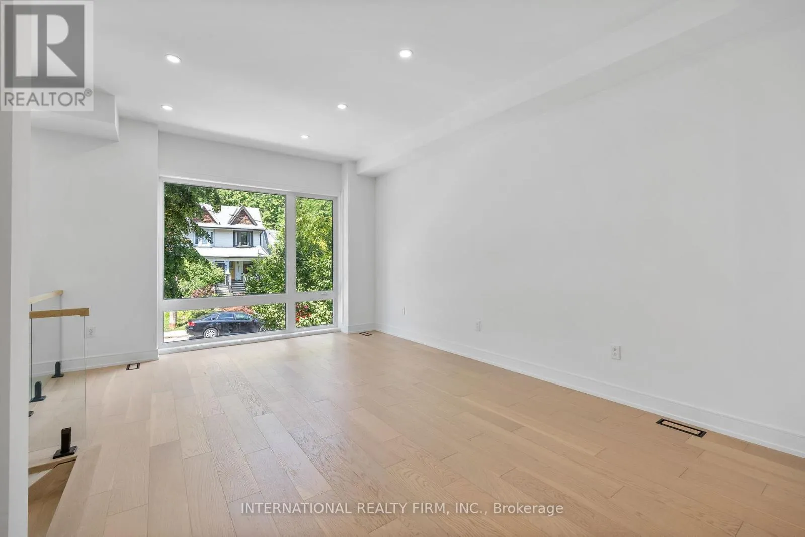 19 IVY AVENUE