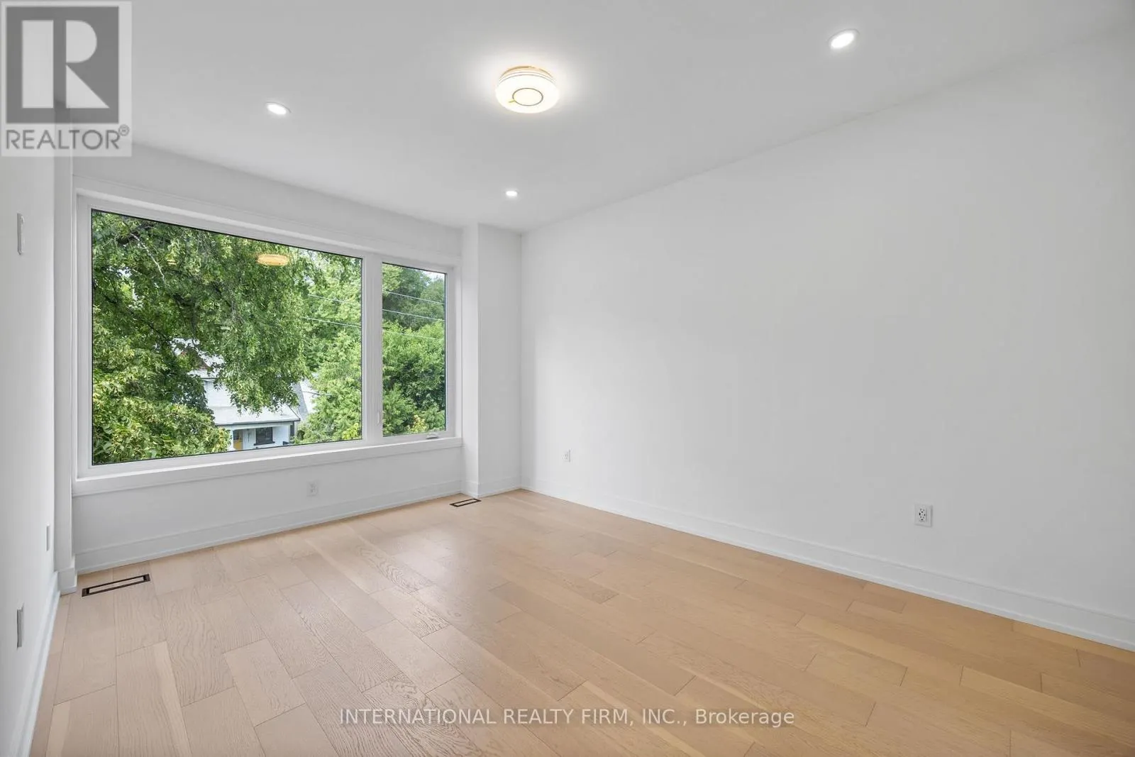 19 IVY AVENUE