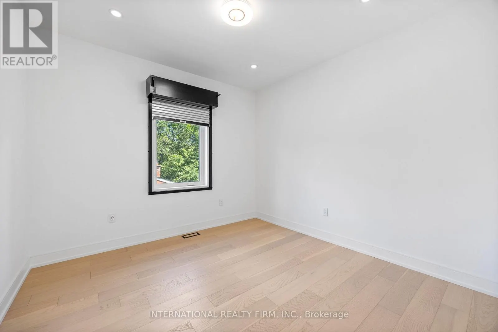 19 IVY AVENUE