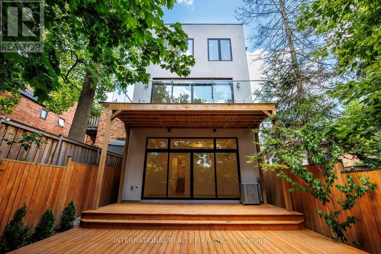 19 IVY AVENUE