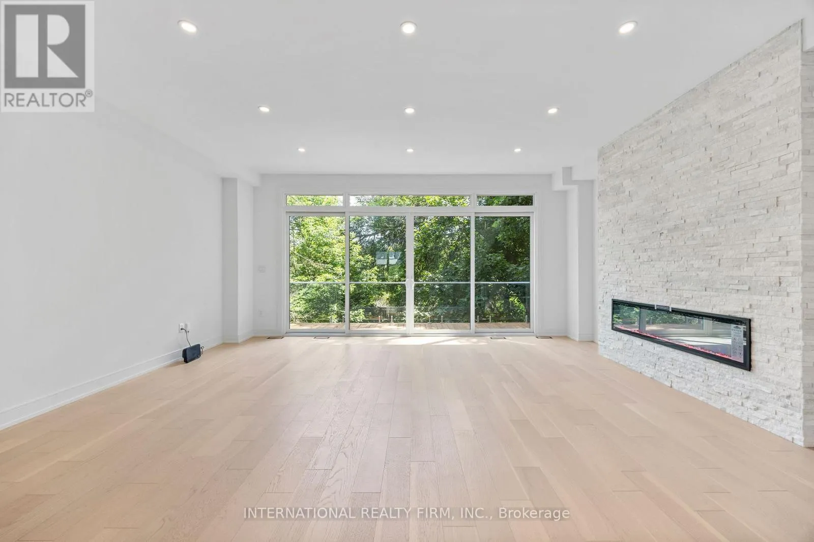 19 IVY AVENUE