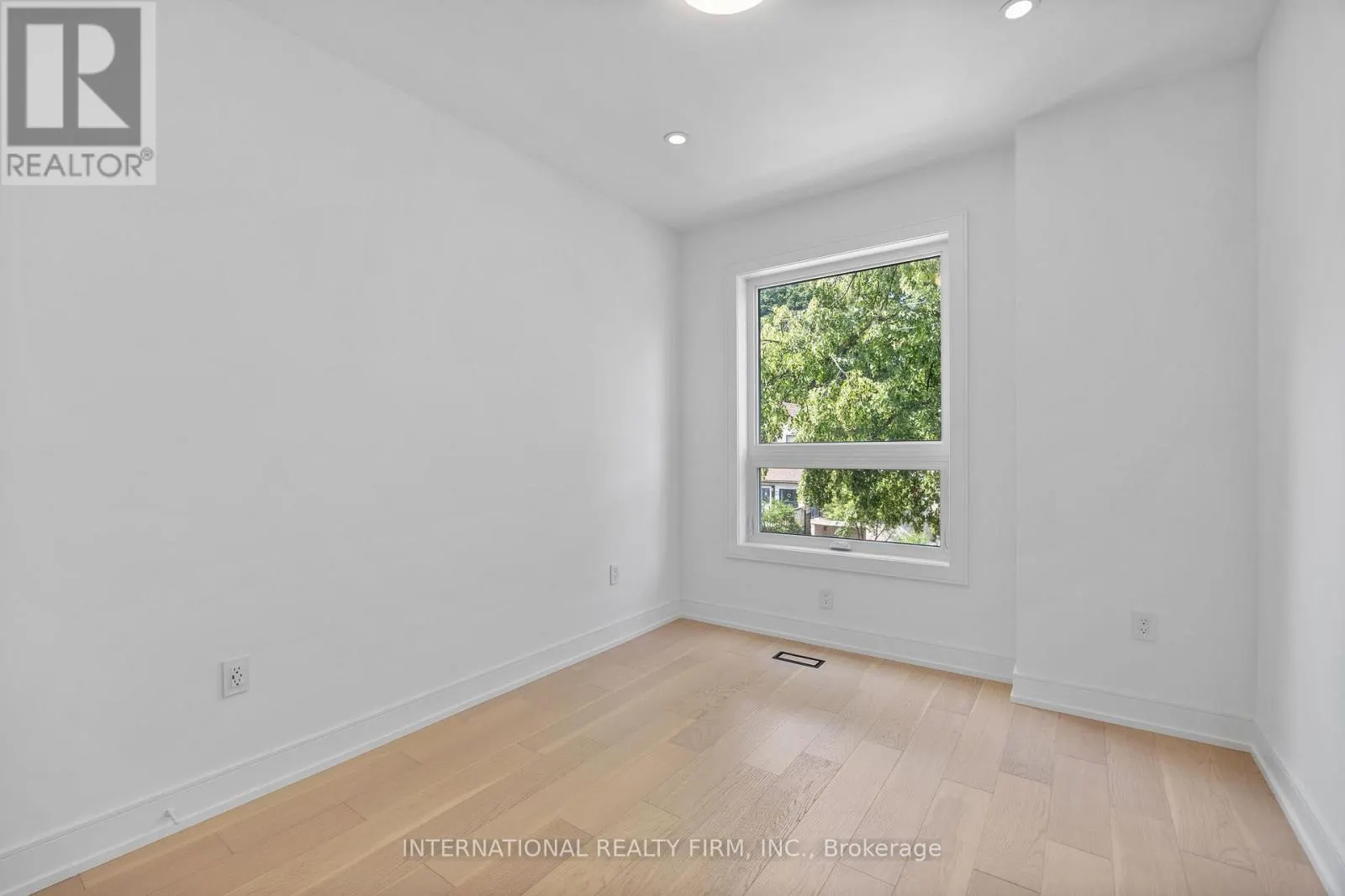 19 IVY AVENUE
