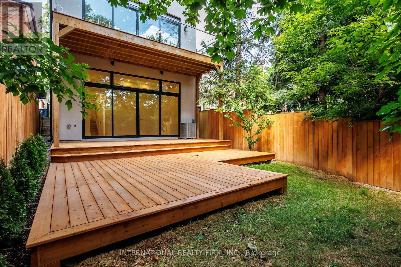 19 IVY AVENUE
